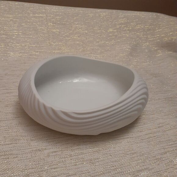 Partylite P7724 White Dunes Pillar Candle Holder Swirl White Glass - Picture 3 of 6